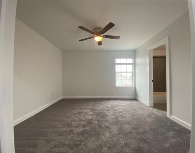 340 Sunnyside Drive - Photo Thumbnail 14