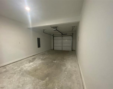 340 Sunnyside Drive - Photo Thumbnail 5