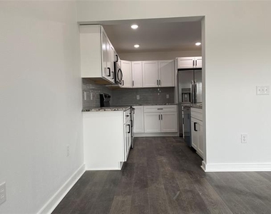 340 Sunnyside Drive - Photo Thumbnail 7