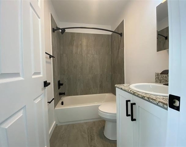 340 Sunnyside Drive - Photo Thumbnail 11