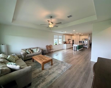 14728 Ledger Lane - Photo Thumbnail 5