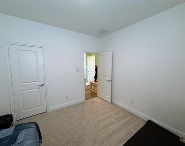 14728 Ledger Lane - Photo Thumbnail 33
