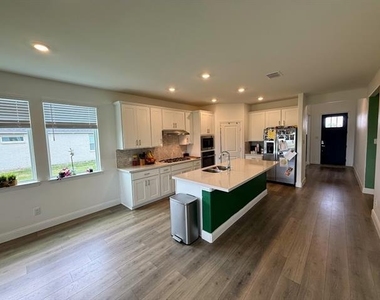 14728 Ledger Lane - Photo Thumbnail 8