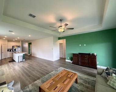 14728 Ledger Lane - Photo Thumbnail 4