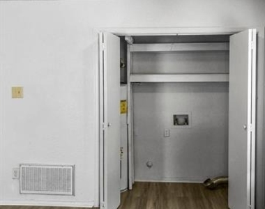 821 N Mesquite Street - Photo Thumbnail 12