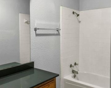821 N Mesquite Street - Photo Thumbnail 10
