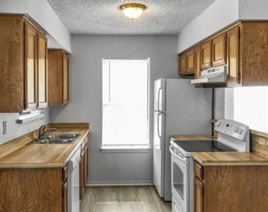 821 N Mesquite Street - Photo Thumbnail 3