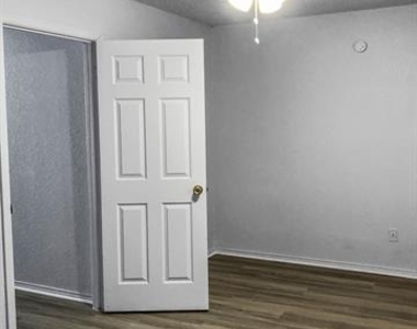 821 N Mesquite Street - Photo Thumbnail 8