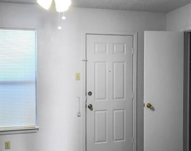 821 N Mesquite Street - Photo Thumbnail 7