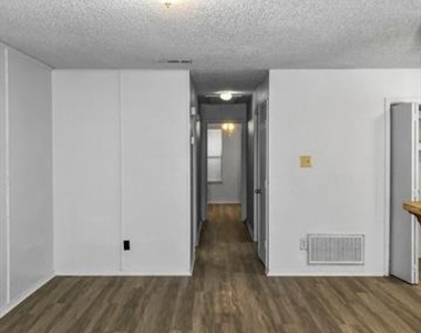 821 N Mesquite Street - Photo Thumbnail 13