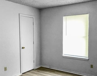 821 N Mesquite Street - Photo Thumbnail 11