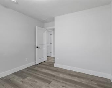 406 W 6th Street - Photo Thumbnail 8
