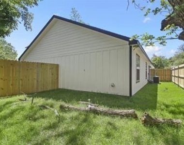 406 W 6th Street - Photo Thumbnail 14