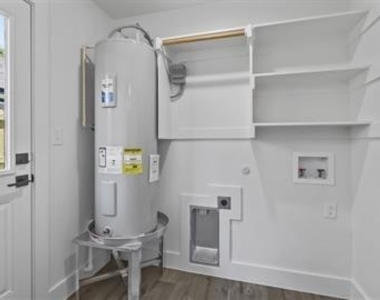 406 W 6th Street - Photo Thumbnail 13