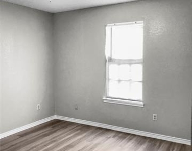 1114 Valley View Drive - Photo Thumbnail 9
