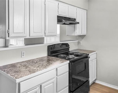 1114 Valley View Drive - Photo Thumbnail 4