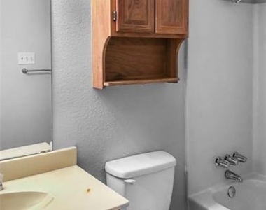 1114 Valley View Drive - Photo Thumbnail 10