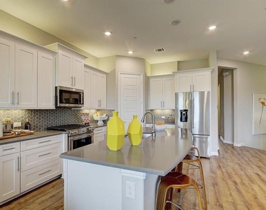 5634 Niagara Road - Photo Thumbnail 10