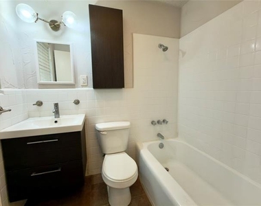 6455 Waverly Way - Photo Thumbnail 3