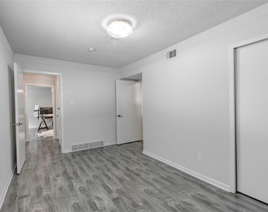 6455 Waverly Way - Photo Thumbnail 9