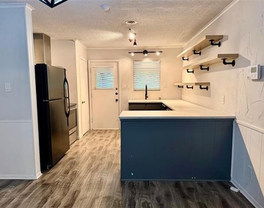 6455 Waverly Way - Photo Thumbnail 1