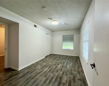 6455 Waverly Way - Photo Thumbnail 4