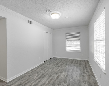 6455 Waverly Way - Photo Thumbnail 7