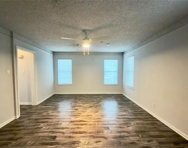 6455 Waverly Way - Photo Thumbnail 2