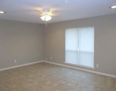 1504 Cardinal Drive - Photo Thumbnail 3