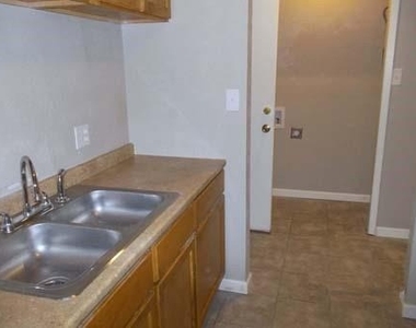 1504 Cardinal Drive - Photo Thumbnail 7