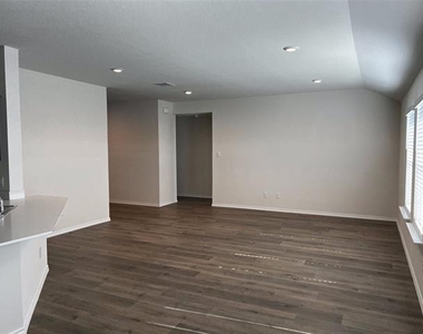 2304 Alamo Drive - Photo Thumbnail 15