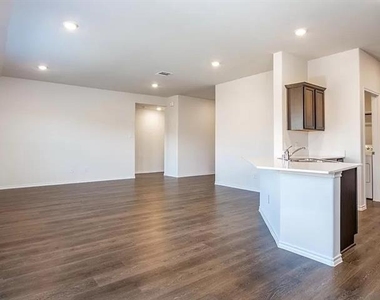 2304 Alamo Drive - Photo Thumbnail 4