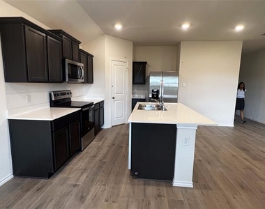 2304 Alamo Drive - Photo Thumbnail 7