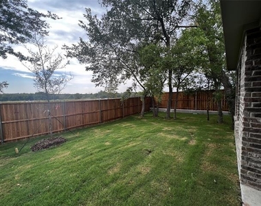 2304 Alamo Drive - Photo Thumbnail 21