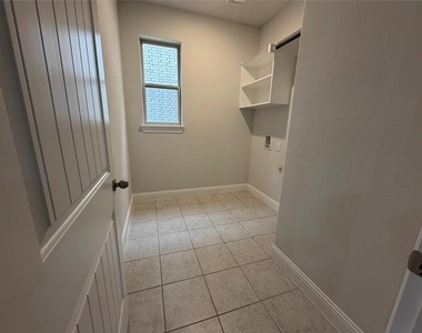 4721 Cash Drive - Photo Thumbnail 21
