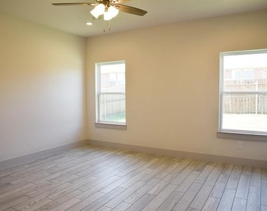 912 Avagail Avenue - Photo Thumbnail 7