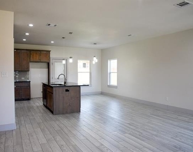 912 Avagail Avenue - Photo Thumbnail 3