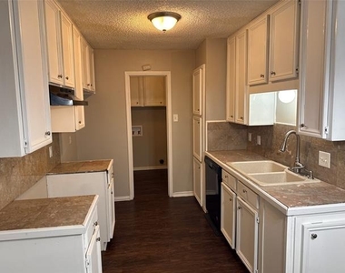 221 Arnold Street - Photo Thumbnail 4