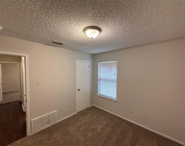 221 Arnold Street - Photo Thumbnail 8