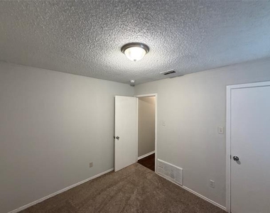 221 Arnold Street - Photo Thumbnail 7
