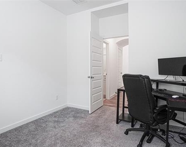 2420 Green River Road - Photo Thumbnail 14