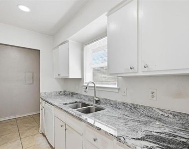 1812 Frances Drive - Photo Thumbnail 4