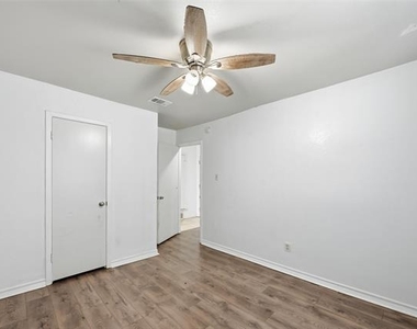1812 Frances Drive - Photo Thumbnail 9