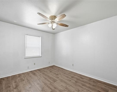 1812 Frances Drive - Photo Thumbnail 8