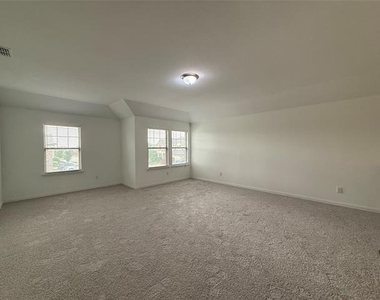 2401 Lovegrass Lane - Photo Thumbnail 8