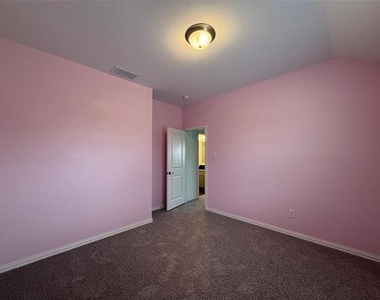 2401 Lovegrass Lane - Photo Thumbnail 19