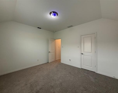 2401 Lovegrass Lane - Photo Thumbnail 12