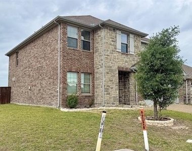 2401 Lovegrass Lane - Photo Thumbnail 2