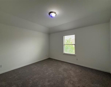 2401 Lovegrass Lane - Photo Thumbnail 13