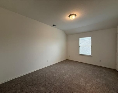 2401 Lovegrass Lane - Photo Thumbnail 14